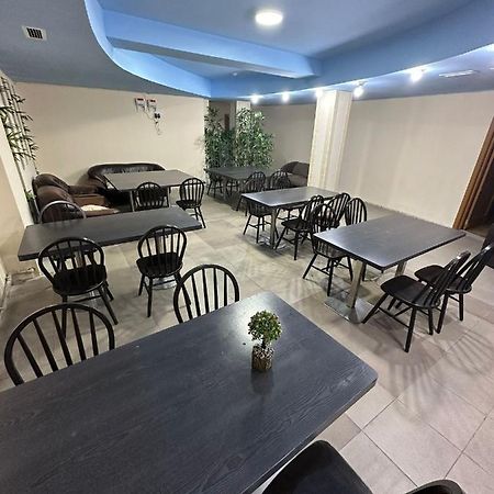 Fox Hostel Almaty Ngoại thất bức ảnh