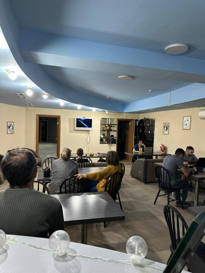 Fox Hostel Almaty Ngoại thất bức ảnh