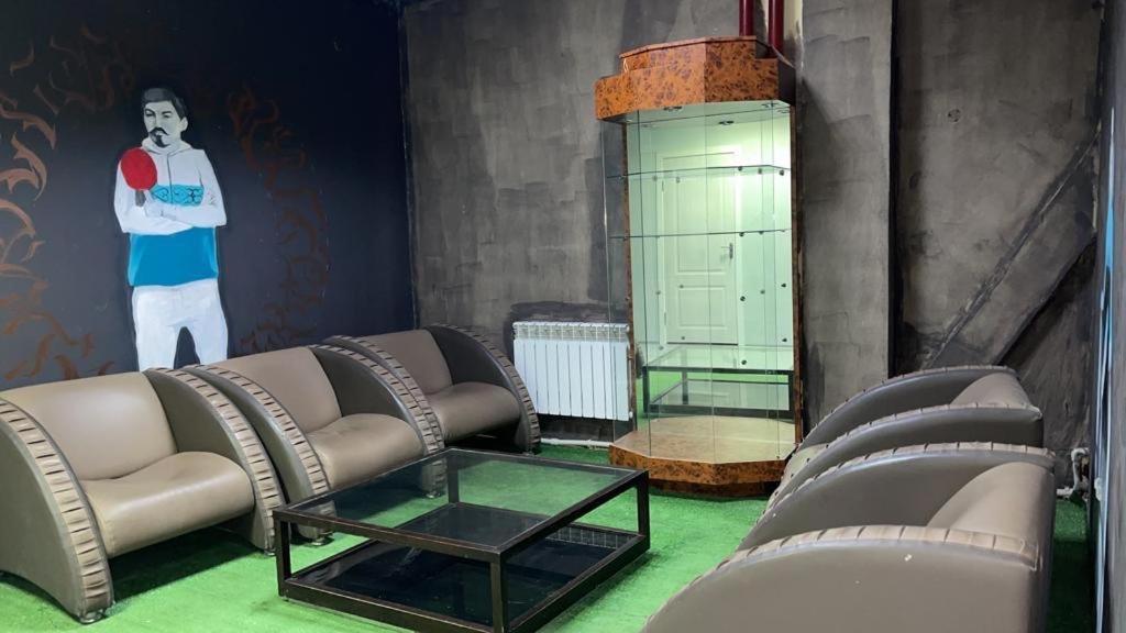 Fox Hostel Almaty Ngoại thất bức ảnh