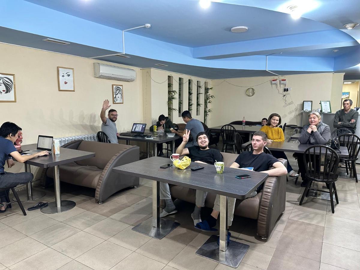 Fox Hostel Almaty Ngoại thất bức ảnh